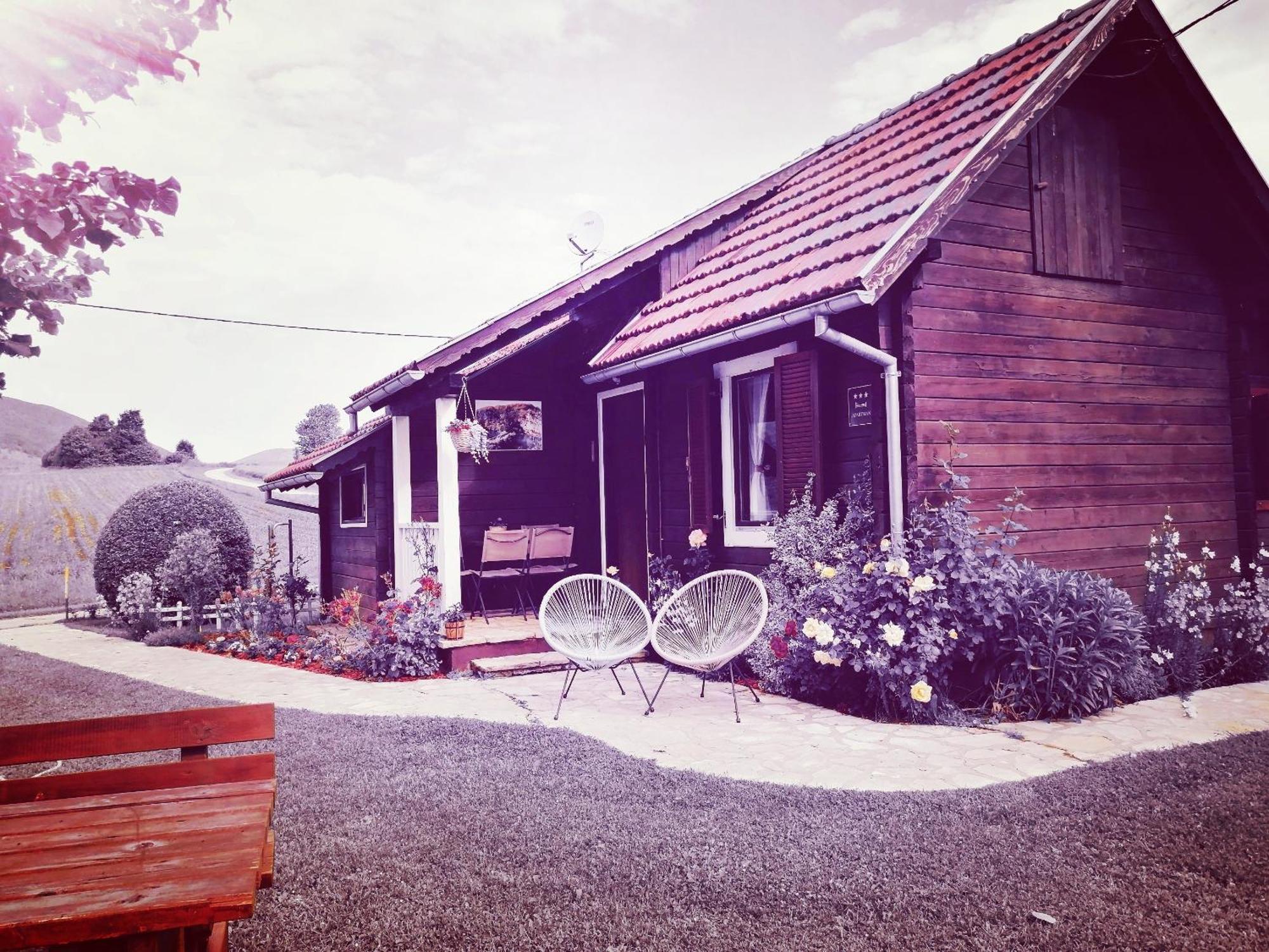 Wooden House Nela Near Plitvice Lakes スモーヤナク エクステリア 写真